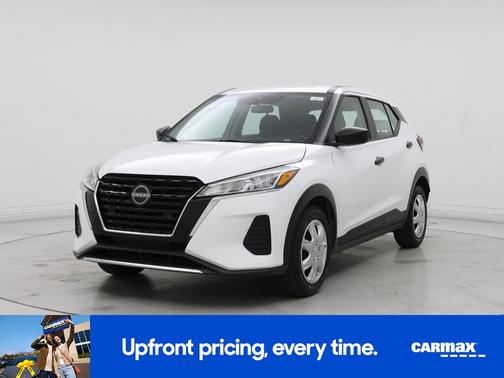 White 2022 Nissan Kicks S