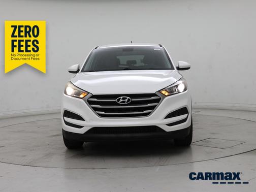 White 2017 Hyundai TUCSON SE