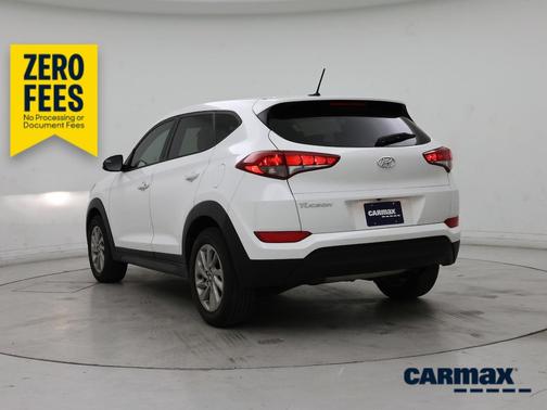 White 2017 Hyundai TUCSON SE
