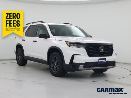 White 2025 Honda Pilot Trailsport