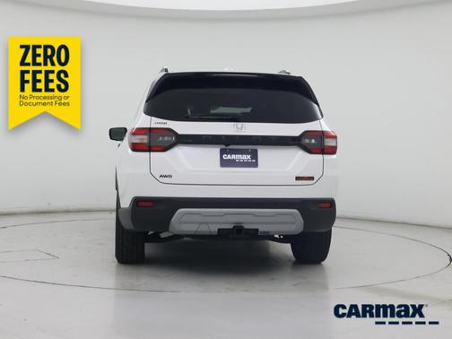 White 2025 Honda Pilot Trailsport