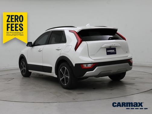 White 2024 Kia Niro EX
