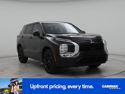 Black 2023 Mitsubishi Outlander SE Black Edition