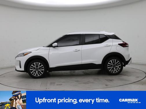 White 2023 Nissan Kicks SV