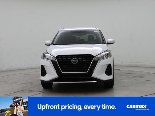 White 2023 Nissan Kicks SV