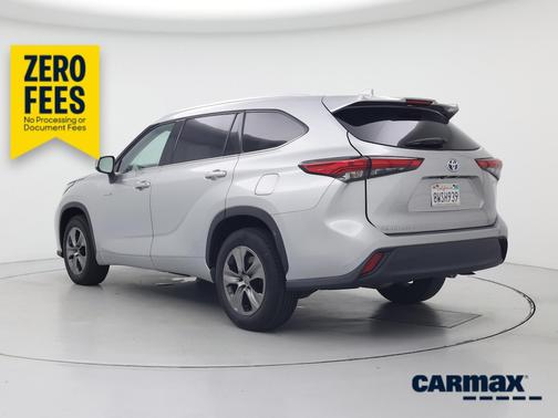 Silver 2021 Toyota Highlander Hybrid XLE
