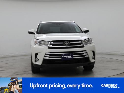White 2018 Toyota Highlander XLE