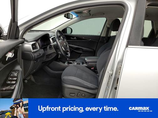 Silver 2019 Kia Sorento LX