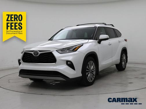 White 2023 Toyota Highlander Platinum