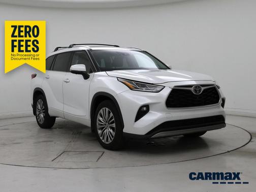 White 2023 Toyota Highlander Platinum