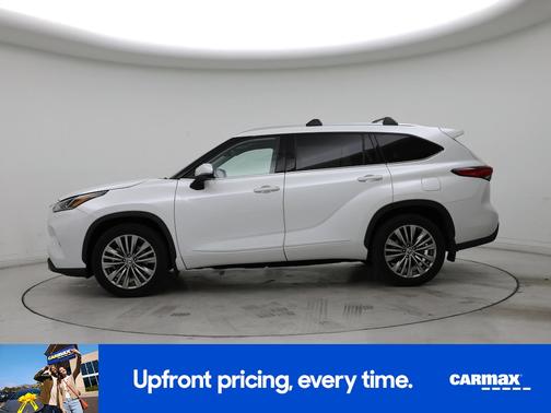 White 2023 Toyota Highlander Platinum