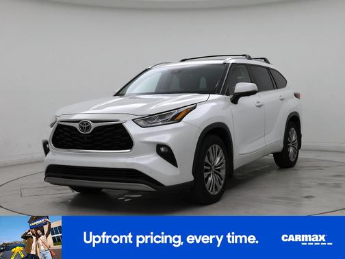 White 2023 Toyota Highlander Platinum