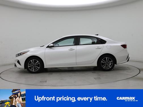 White 2023 Kia Forte LX