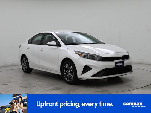 White 2023 Kia Forte LX