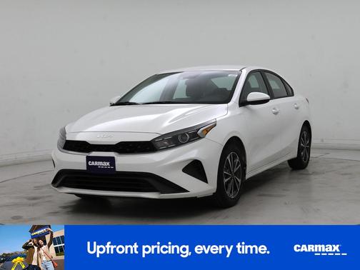 White 2023 Kia Forte LX