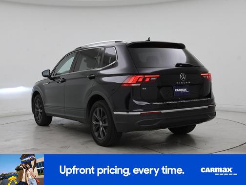 Black 2022 Volkswagen Tiguan SE