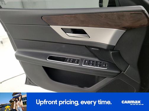 2017 Jaguar XF Prestige