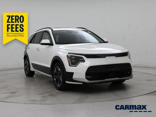 White 2023 Kia Niro EV Wave