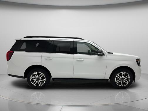 Oxford White 2025 Ford Expedition Active