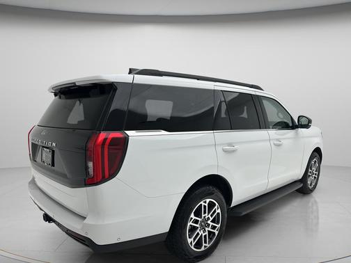 Oxford White 2025 Ford Expedition Active
