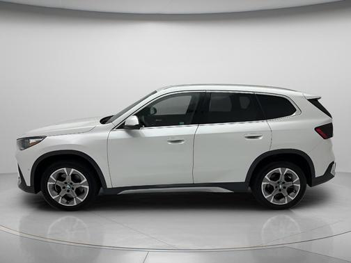 Mineral White Metallic 2026 BMW X1 xDrive28i