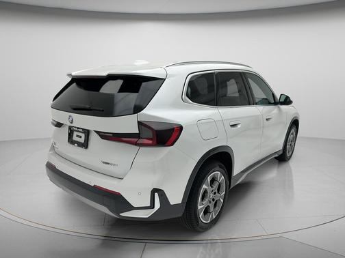 Mineral White Metallic 2026 BMW X1 xDrive28i