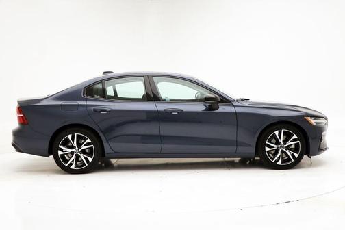 2024 Volvo S60 B5 Core Dark Theme
