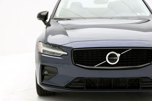 2024 Volvo S60 B5 Core Dark Theme