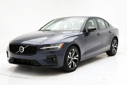 2024 Volvo S60 B5 Core Dark Theme