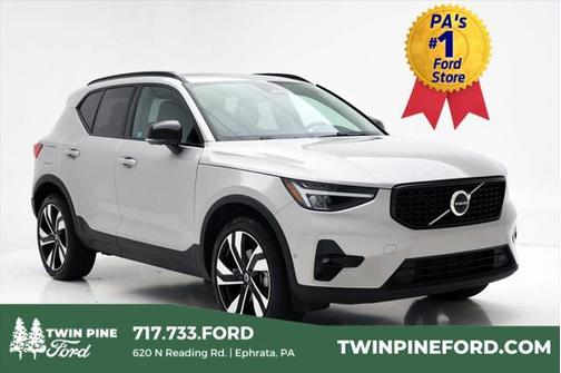 2025 Volvo XC40 B5 Plus Dark Theme