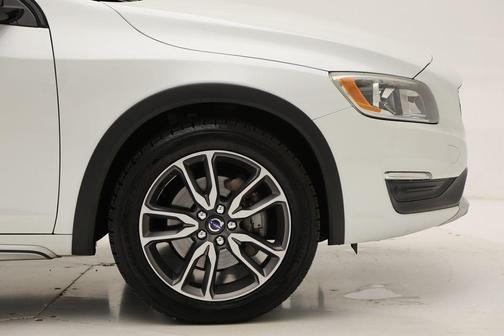 2016 Volvo V60 Cross Country T5
