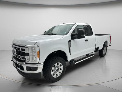 Oxford White 2023 Ford F-350 XLT