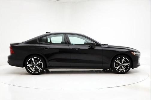 2024 Volvo S60 B5 Core Dark Theme