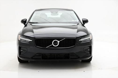 2024 Volvo S60 B5 Core Dark Theme