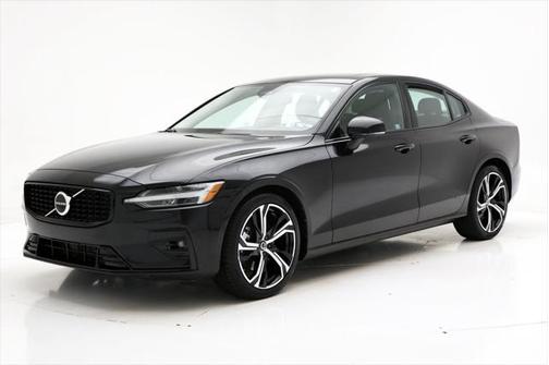 2024 Volvo S60 B5 Core Dark Theme