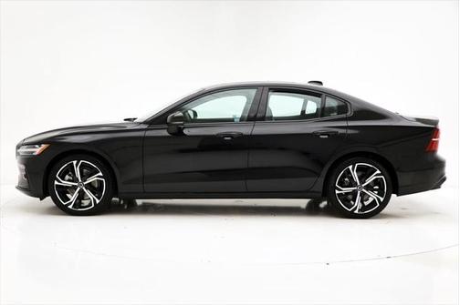 2024 Volvo S60 B5 Core Dark Theme