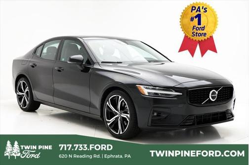 2024 Volvo S60 B5 Core Dark Theme