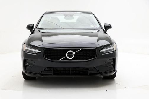 2024 Volvo S60 B5 Core Dark Theme