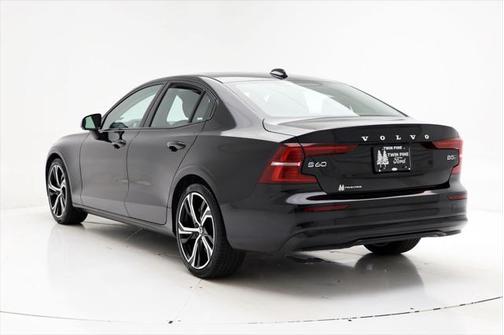 2024 Volvo S60 B5 Core Dark Theme