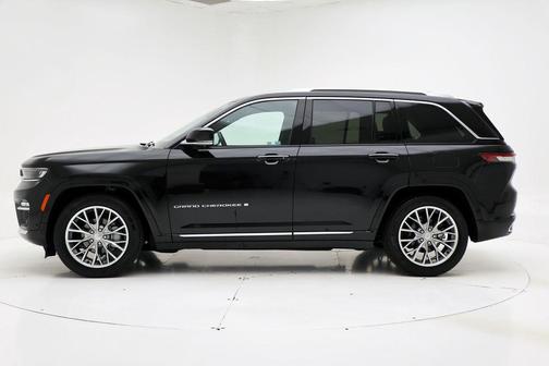 Diamond Black Crystal Pearlcoat 2023 Jeep Grand Cherokee Summit