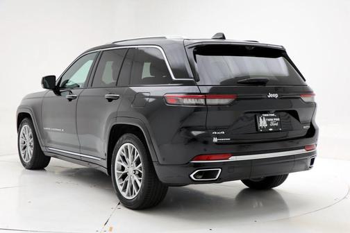 Diamond Black Crystal Pearlcoat 2023 Jeep Grand Cherokee Summit