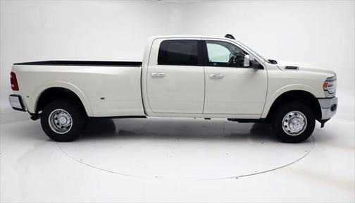 2022 RAM 3500 Laramie Crew Cab 4x4 8' Box