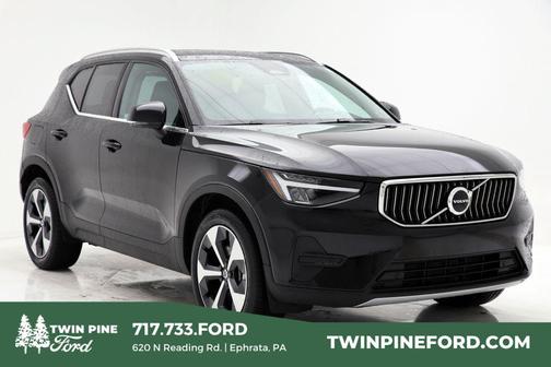 Onyx Black Metallic 2025 Volvo XC40 B5 Core Bright Theme