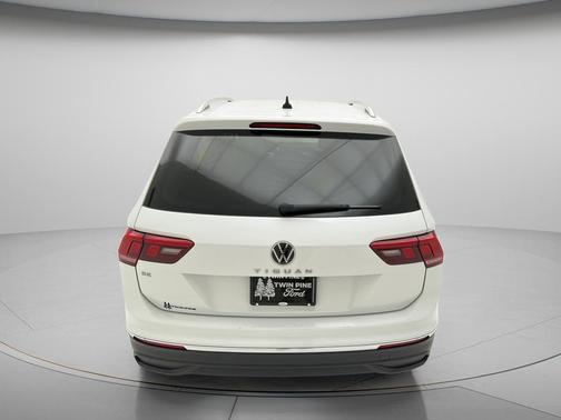 Pure White 2024 Volkswagen Tiguan 2.0T SE