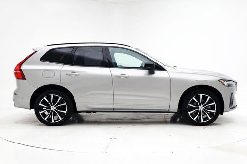 Silver Dawn Metallic 2025 Volvo XC60 B5 Plus