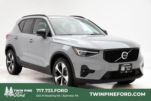 2025 Volvo XC40 B5 Plus Dark Theme