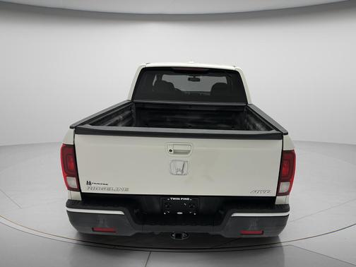 White Diamond Pearl 2017 Honda Ridgeline RTL