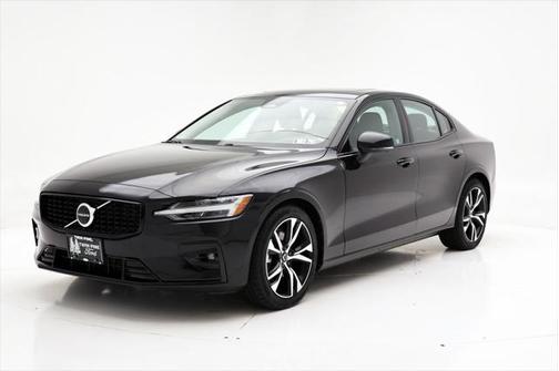 2024 Volvo S60 B5 Core Dark Theme