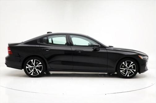 2024 Volvo S60 B5 Core Dark Theme