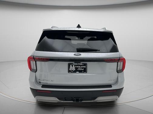 Space White Metallic 2025 Ford Explorer Platinum
